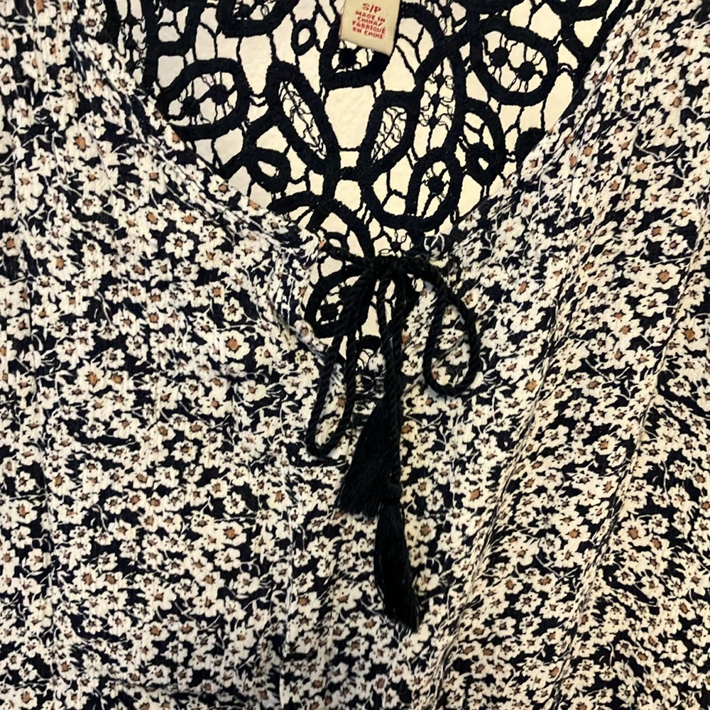 🌸 3/$15 EUC Cape juby romper - Picture 14 of 14